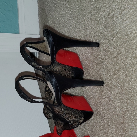 Louboutin Red bottom Stilettos - Picture 2 of 4